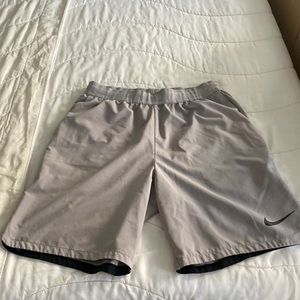 Nike Men’s 8” Knit Training Shorts. Medium. Gray/Silver. Like New